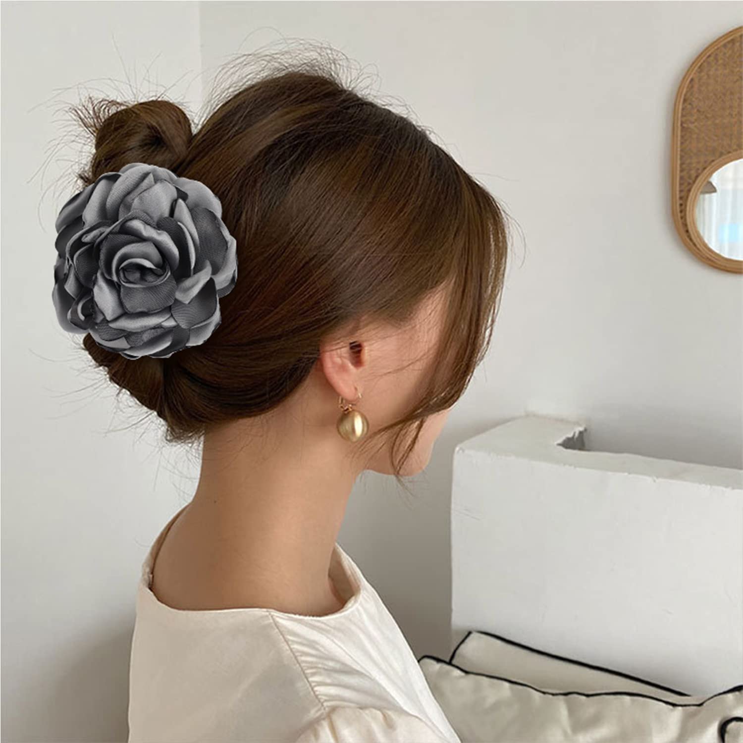 Cinaci Paquete de 4 pinzas de plástico negro para el cabello con rosas grandes y grandes, pinzas para moño, accesorios para mujeres y niñas