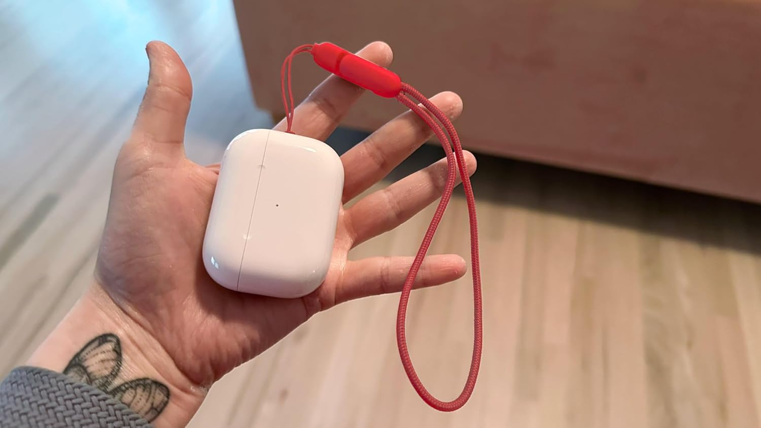Incase – Cordón compatible con Apple Airpod Pro 2, cordón de alta calidad con clip ajustable, seguro Airpods con estilo (rojo, paquete de 2)