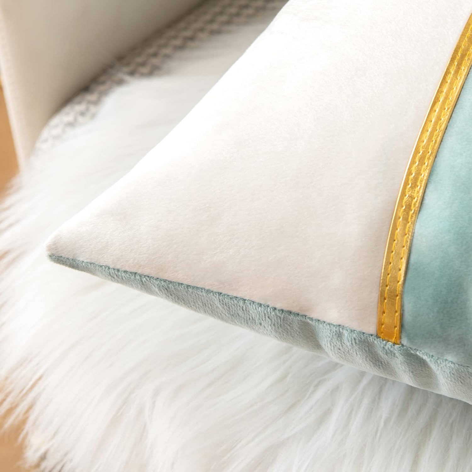 MIULEE Paquete de 2 fundas de almohada decorativas de terciopelo de retazos con cuero dorado, cuadradas, suaves y sólidas, fundas de almohada para