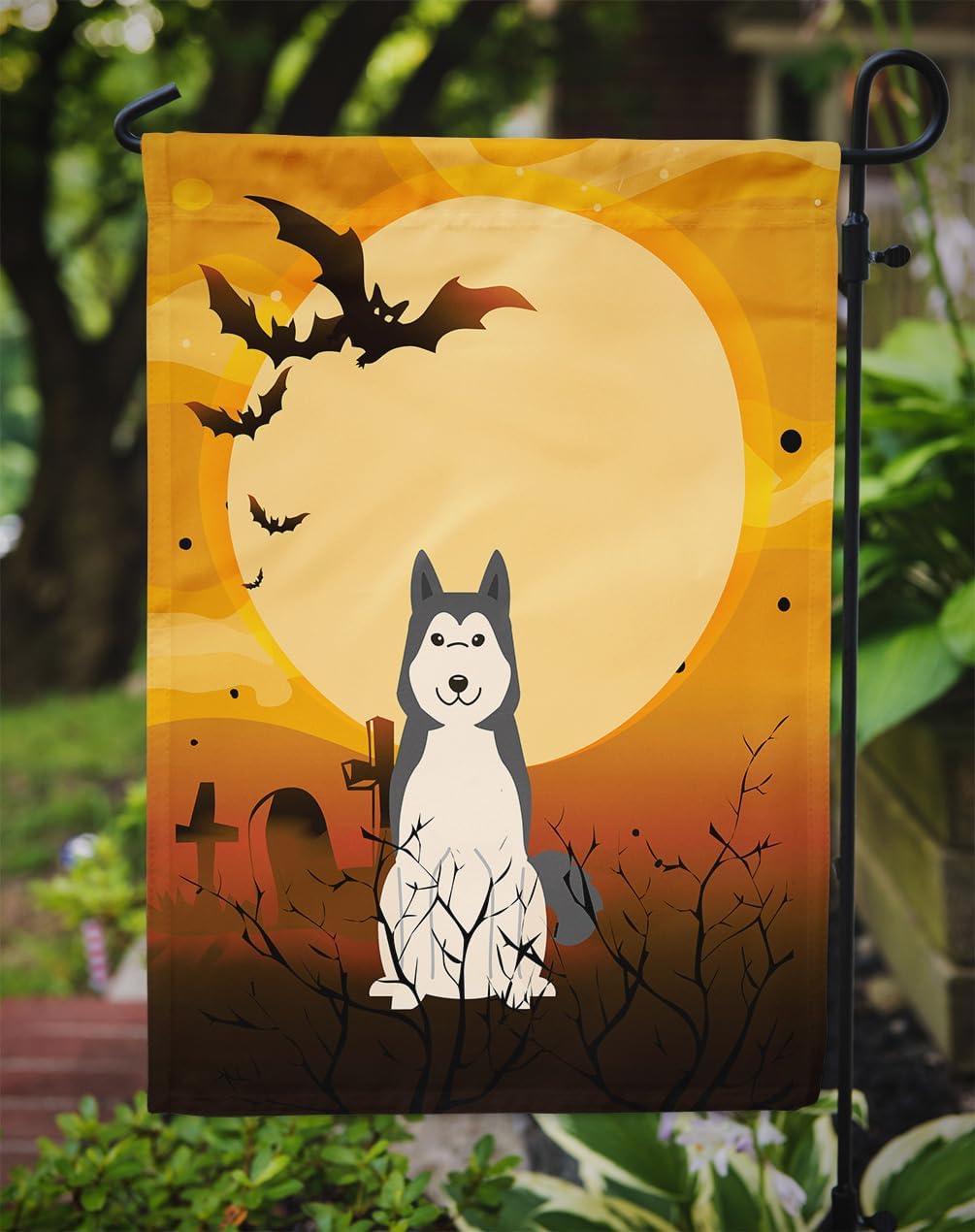 Caroline’s Treasures BB4291GF – Bandera de Halloween para jardín, Laika Spitz de Siberia Occidental, bandera decorativa para patio exterior, obras