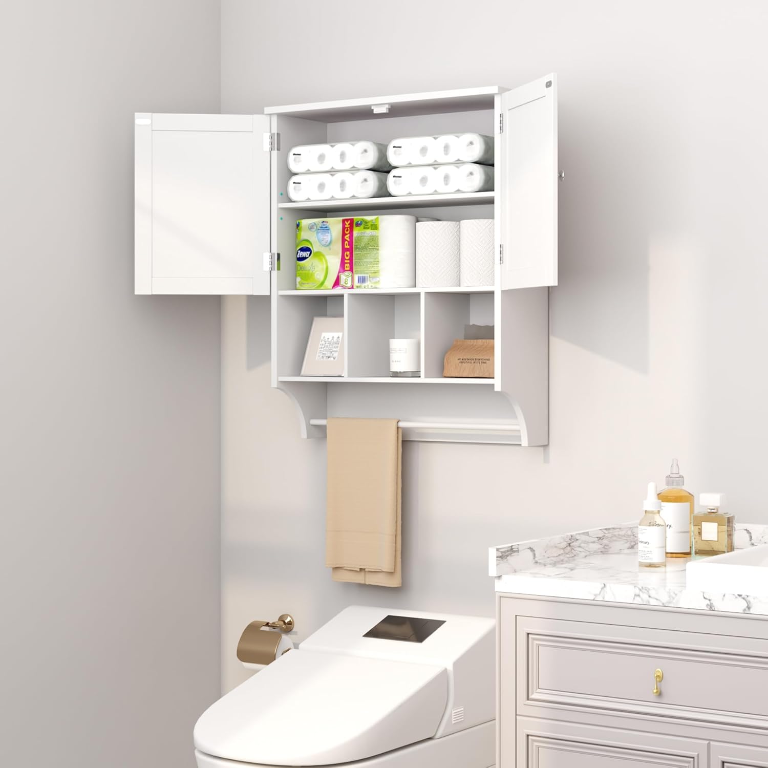 HOMEFORT Armario de pared de baño, botiquines sobre el inodoro con barra de toallas, estantes ajustables de 2 puertas, gran espacio para baño,