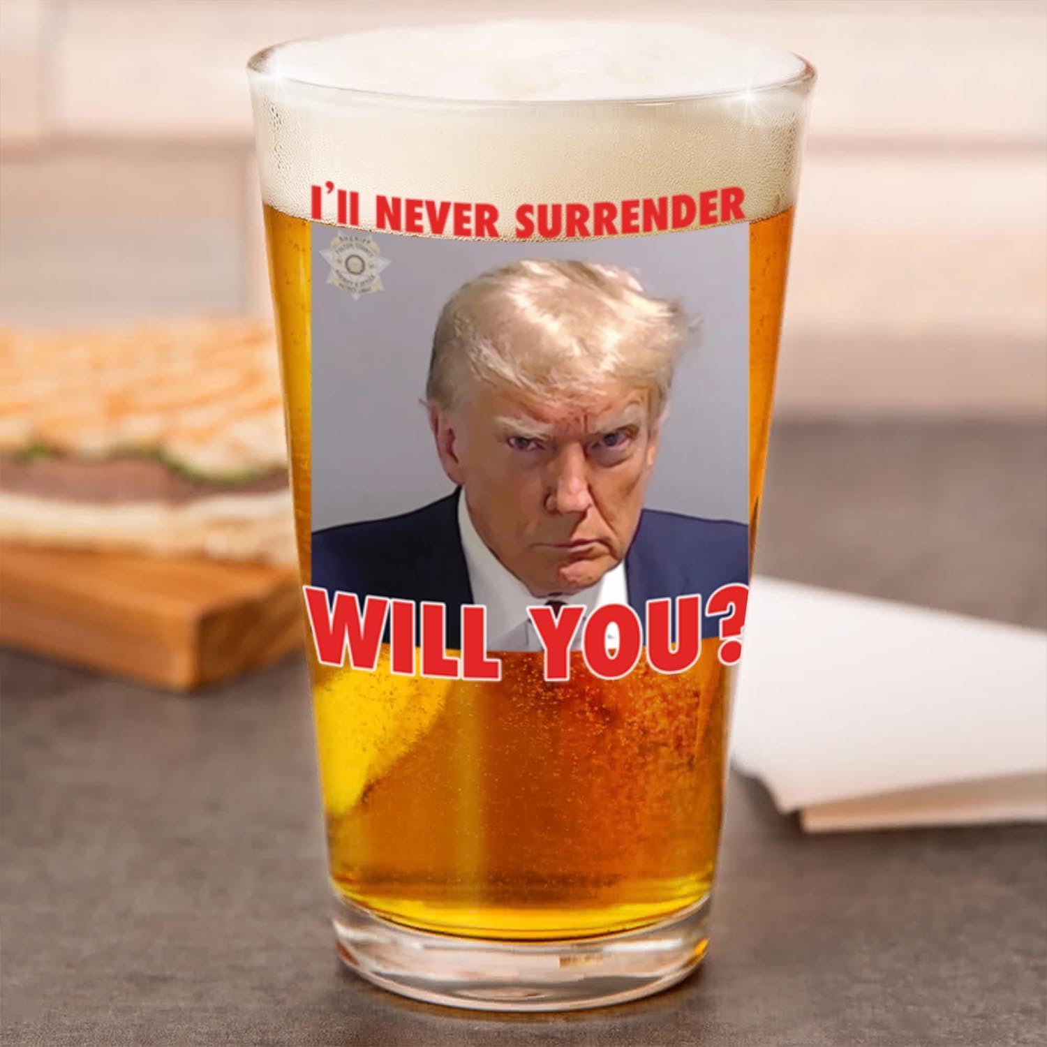 Vaso de pinta Trump Mugshot  Regalo para los amantes de Trump  Regalo para él (16 oz)