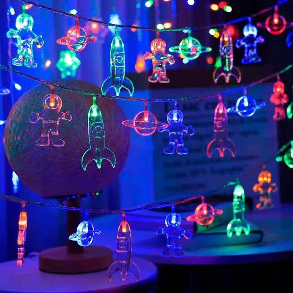 Guirnalda de 30 luces LED para habitación de niños de 16.4 pies, astronauta, nave espacial, cohete, luces temáticas de vacaciones para guardería,