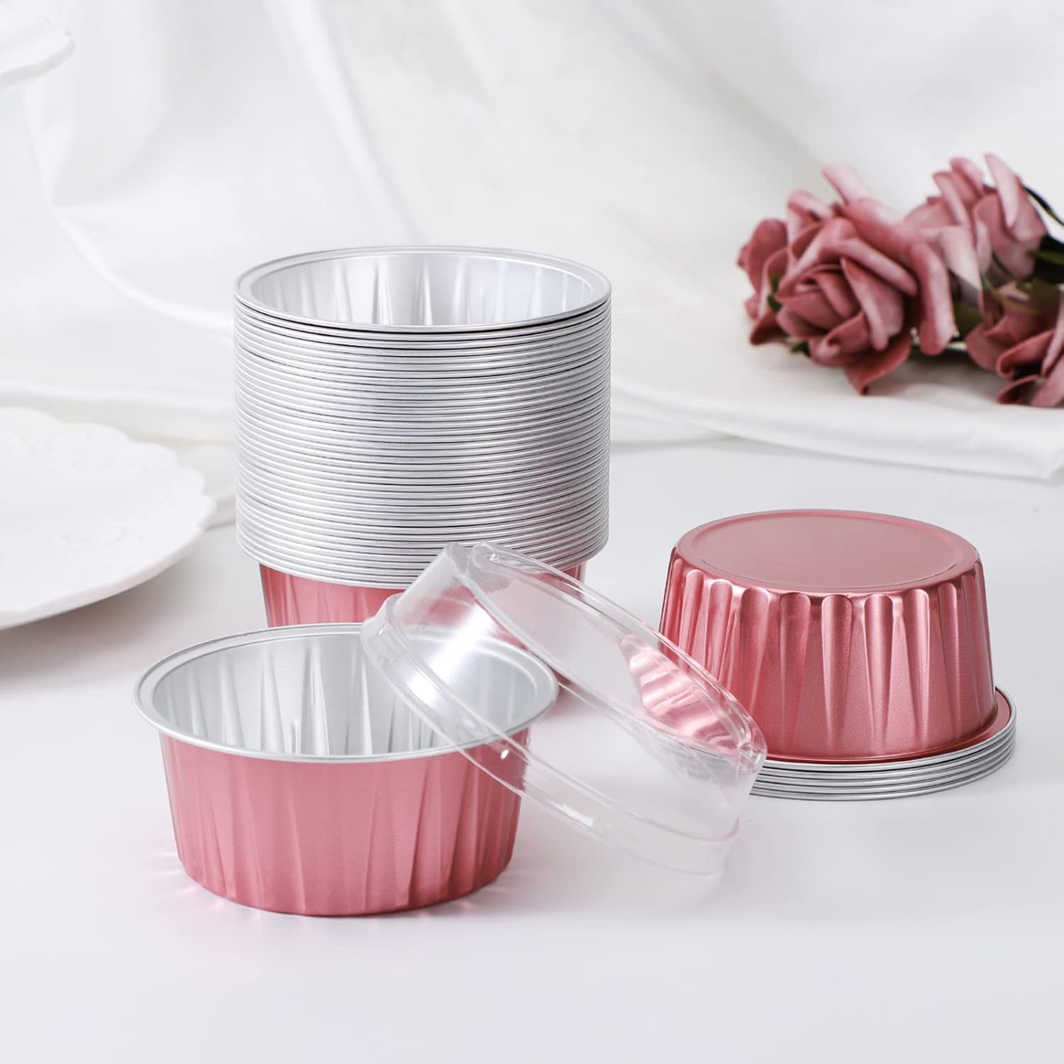 EUSOAR Vasos de aluminio con tapas, 30 moldes desechables de papel de aluminio para muffins de 5 onzas, moldes para hornear, recipientes desechables