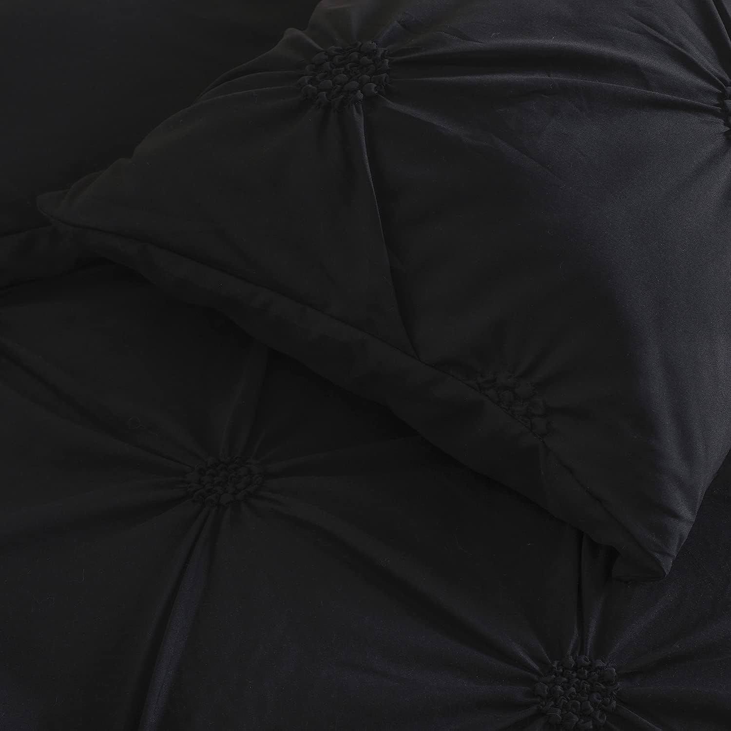 SLEEPBELLA Juego de edredón de 3 piezas, diseño floral fruncido, color negro, tamaño King, relleno interior de microfibra suave, alternativo, Shabby