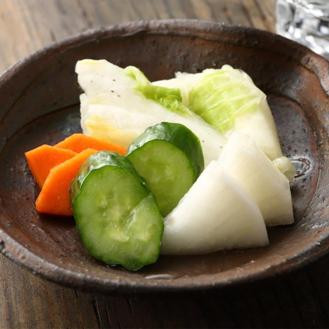 Tsukemono – Contenedor rectangular para hacer pepinillos instantáneos, fabricado en Japón, sin BPA (azul, 2.2 litros)
