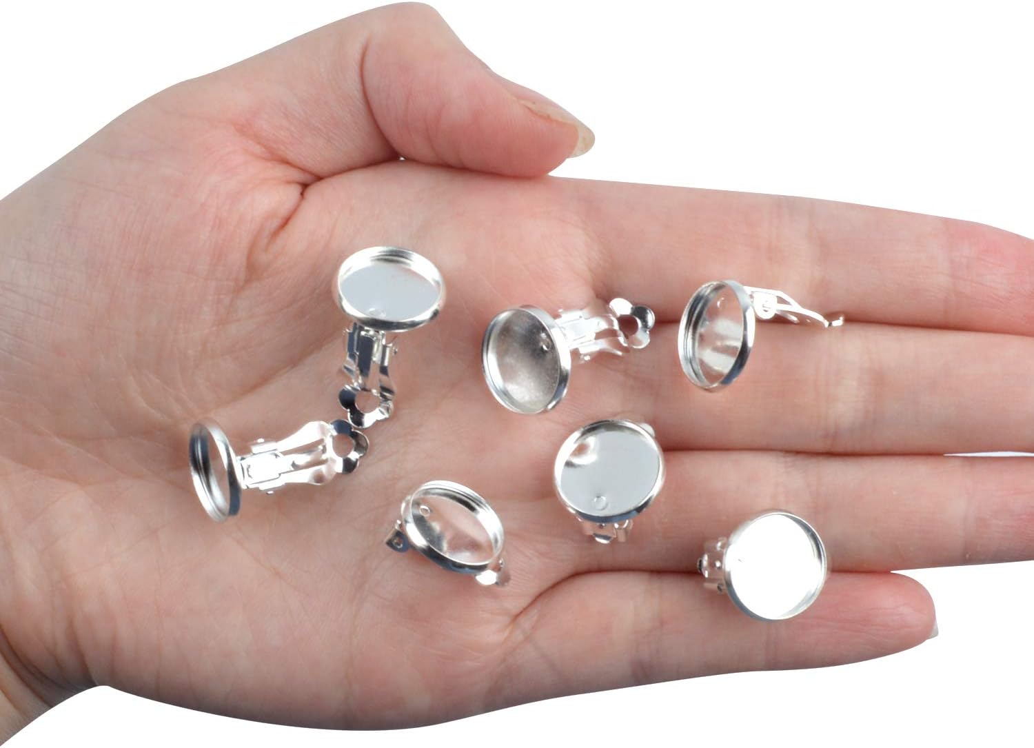 Hendevl – 20 unidades de 0.472in plata Clip-on Pendiente convertidor, bandejas planas redondas para pendientes de bricolaje no perforado