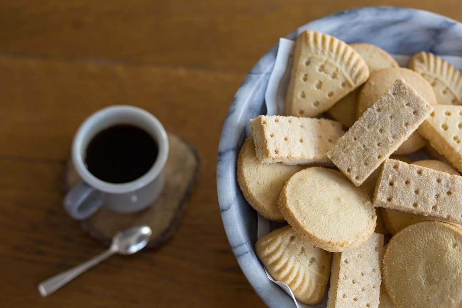 Walker’s Pure Butter Shortbread surtido tradicional (17 galletas) y mini dedos de mantequilla (paquete de 6)  Auténticas galletas de mantequilla de
