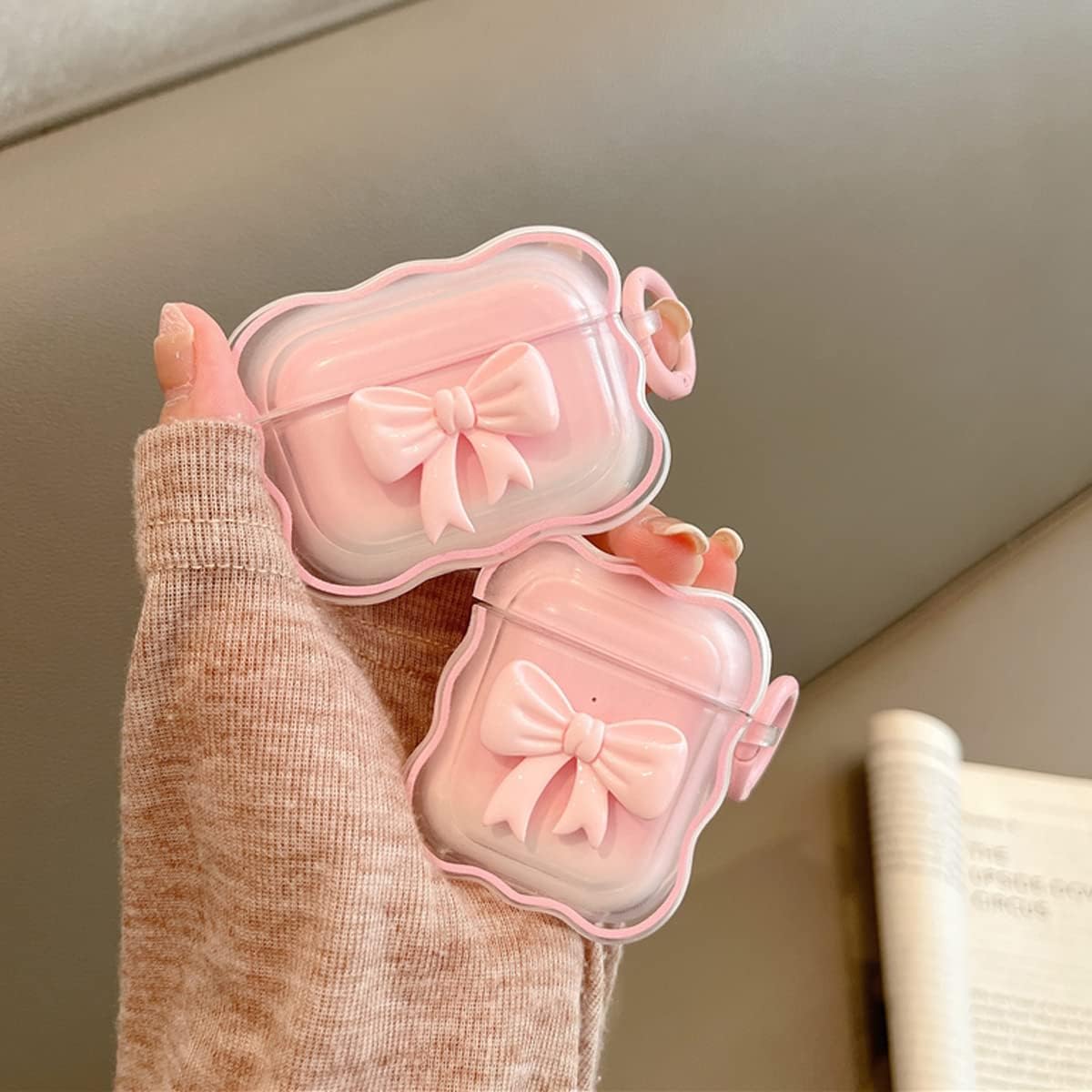 Bonita funda para AirPod con llavero de lazo rosa, diseño degradado transparente, borde ondulado, funda protectora suave compatible con AirPods de 1