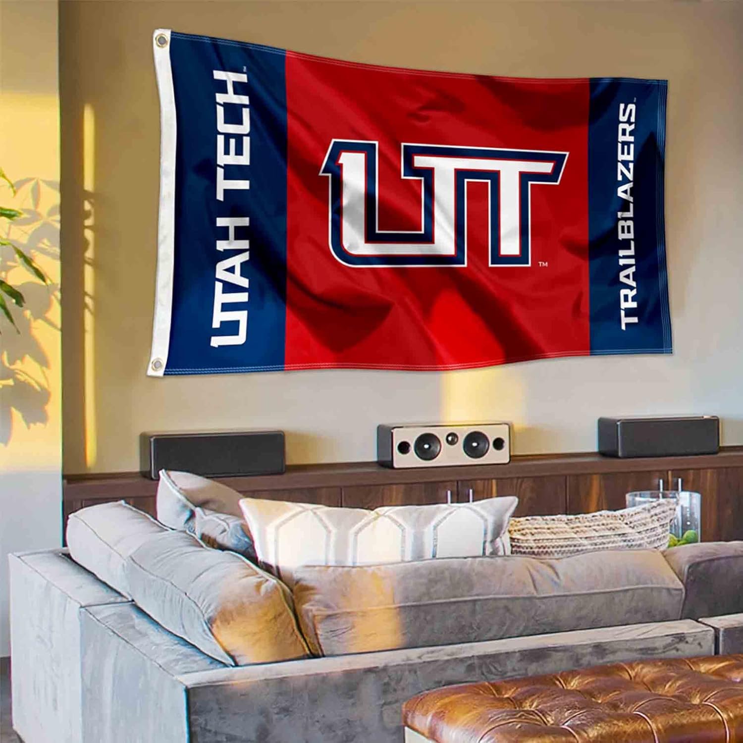 Bandera grande con ojales de Utah Tech Trailblazers