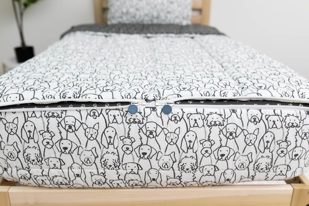 Beddy’s Nod & Winks – Juego de ropa de cama tamaño matrimonial con cremallera para niños, tema de perros cachorros, juego blanco de 5 piezas con