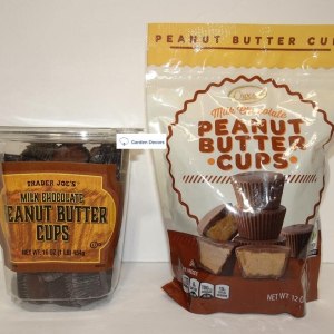 Trader Joe’s & Choceur – Tazas de mantequilla de maní con chocolate con leche (1 tina y 1 bolsa) Trader Joe’s & Choceur – Tazas de mantequilla de maní con chocolate con leche (1 tina y 1 bolsa)