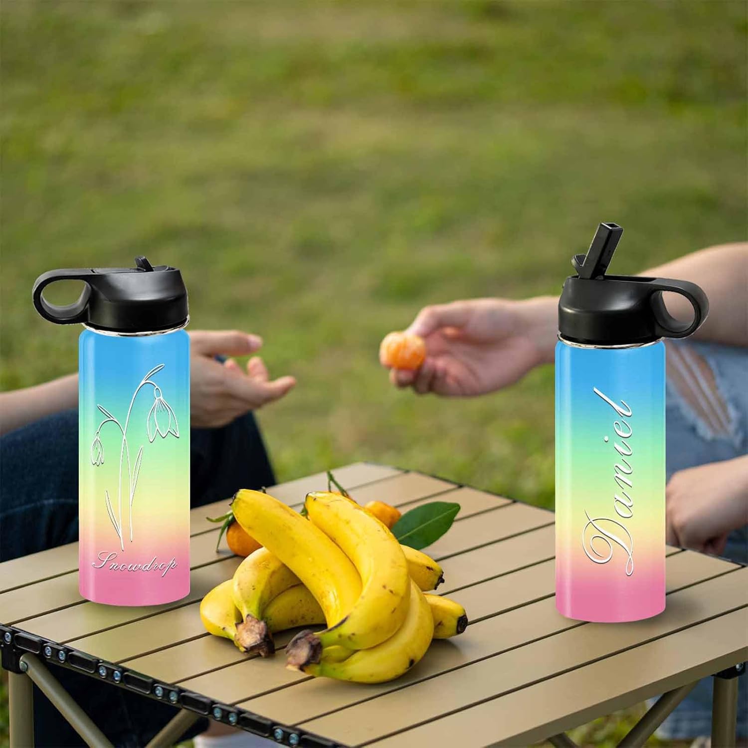 Botellas de agua personalizadas para niños, amigos, mes de nacimiento, flores, nombre personalizado, botella de agua aislada deportiva con pajilla,