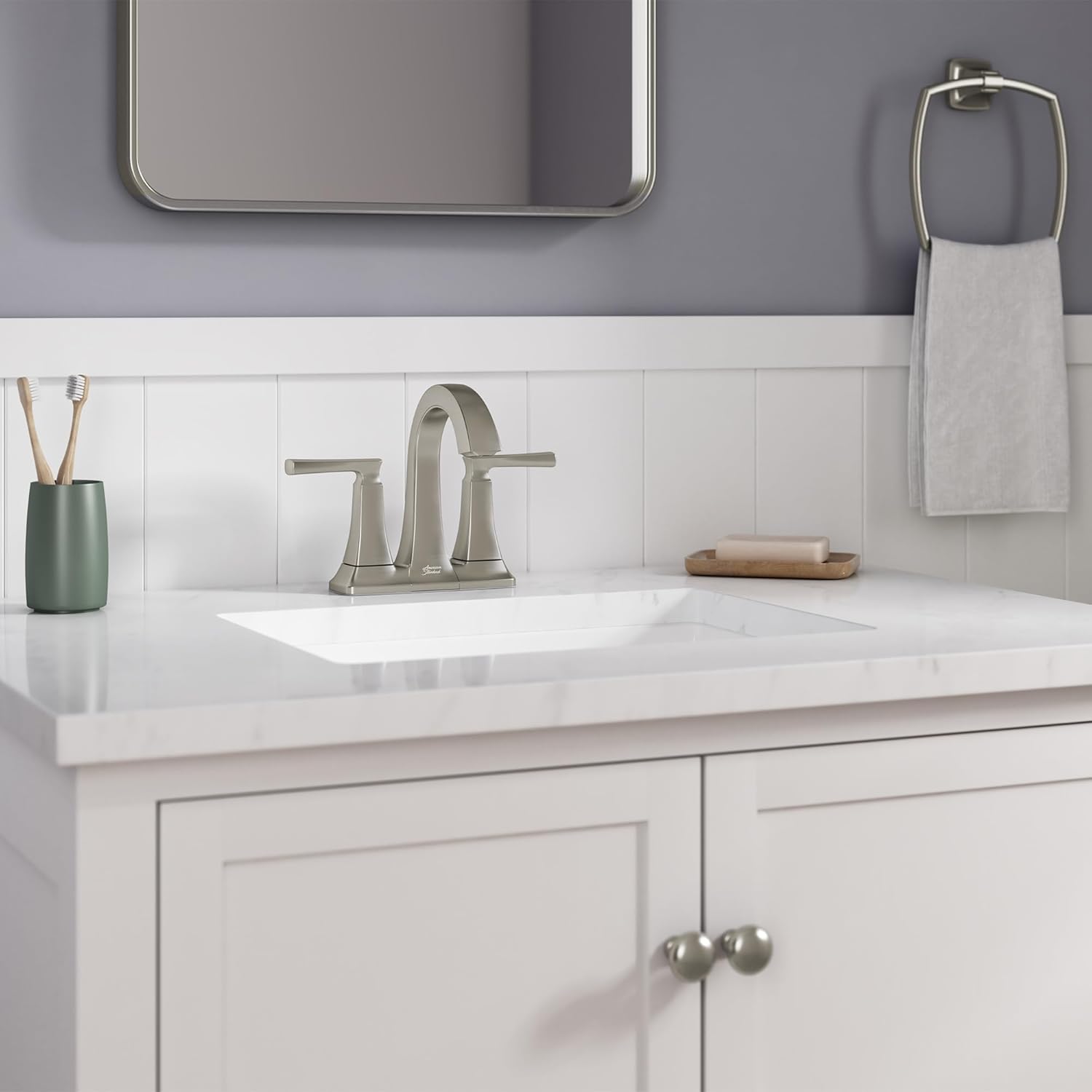 American Standard 7426201.295, Belmeade – Grifo de baño central de dos manijas de 4 pulgadas, níquel cepillado
