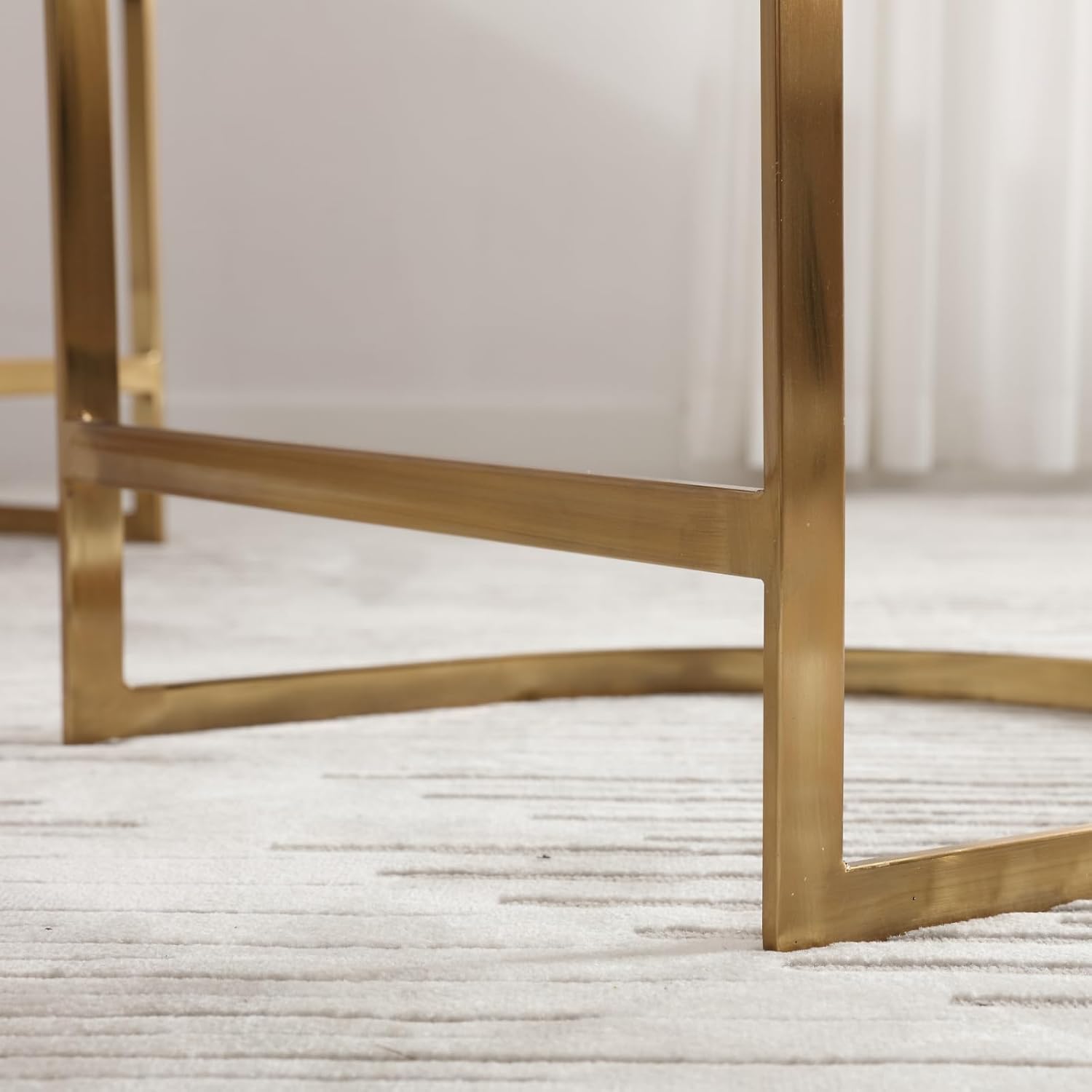 DM Furniture Taburetes de bar de 24 pulgadas de altura de mostrador para isla de cocina, moderna y cómoda, tapizada de terciopelo con brazo y patas