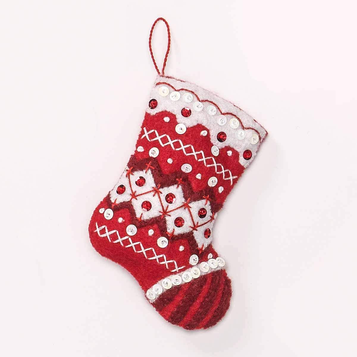Bucilla 86964E Fieltro Applique 6 Pc. Kit de ornamento, 4″ x 4″, Navidad nórdica, rojo y blanco
