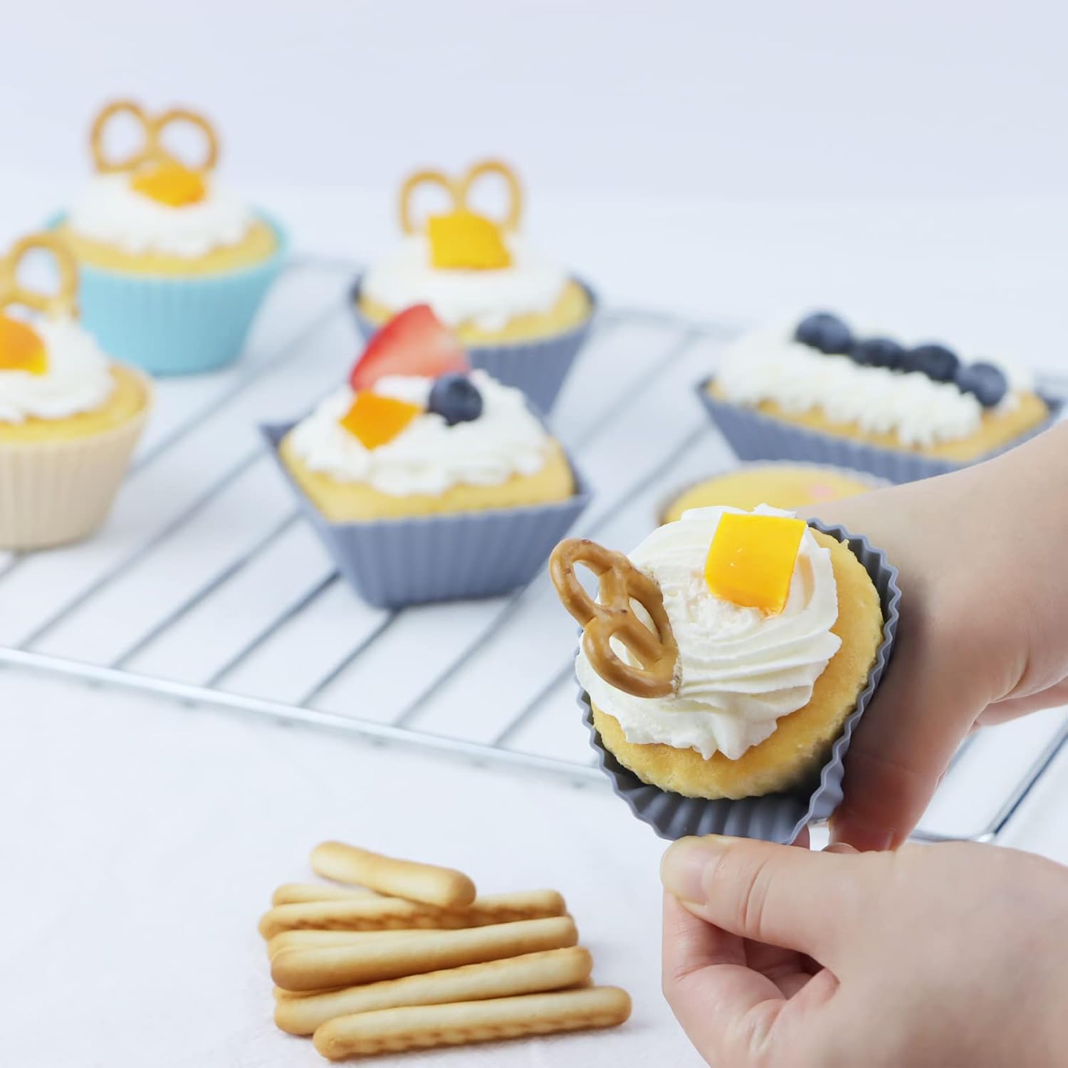 Paquete de 12 forros de silicona para magdalenas, tazas reutilizables para hornear muffins, molde de silicona de grado alimenticio, divisor de