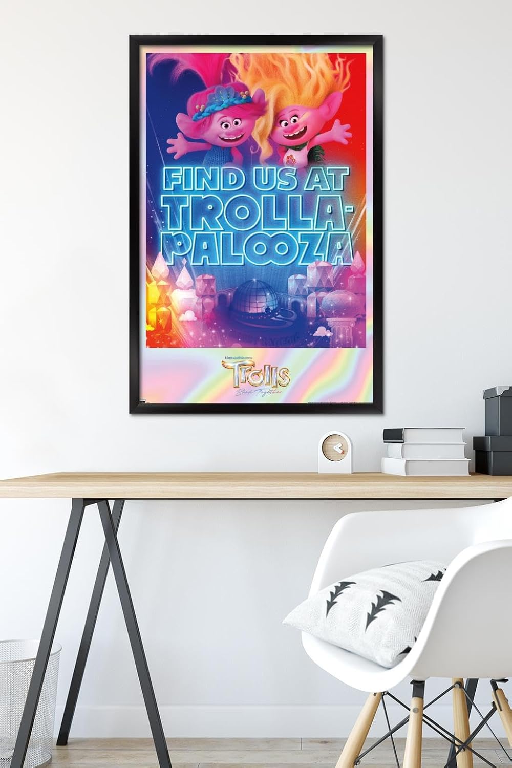 Trends International Trolls Band Together – Póster de pared de Viva and Poppy at Trolla-Palooza, 22.37 x 34.00 pulgadas, versión enmarcada en negro