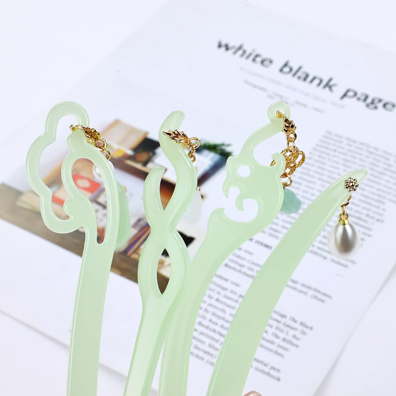 inSowni 8 piezas decorativas vintage retro tradicional asiático chino Hanfu verde falso jade palitos de plástico con colgantes de cuentas de flores,