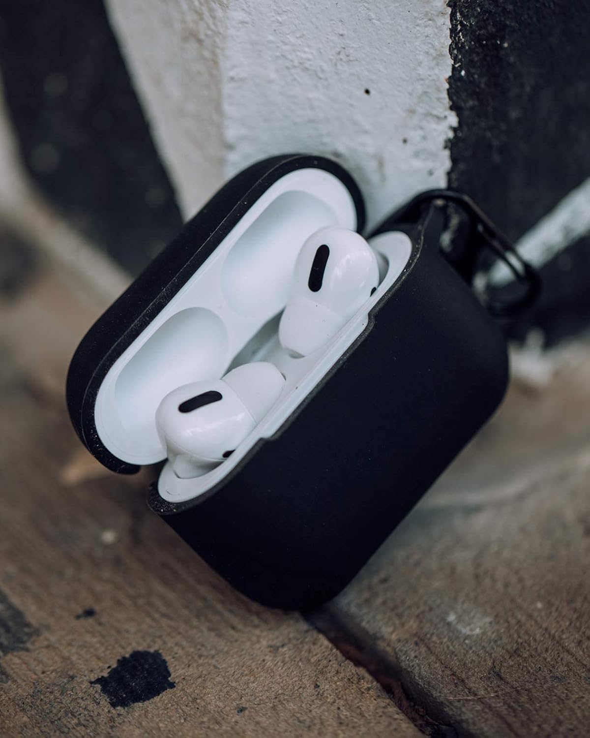 Felony Case Funda de silicona suave para AirPods Pro – Negro mate  A prueba de golpes, funda protectora de 360 para Apple Airpods con llavero  Carga