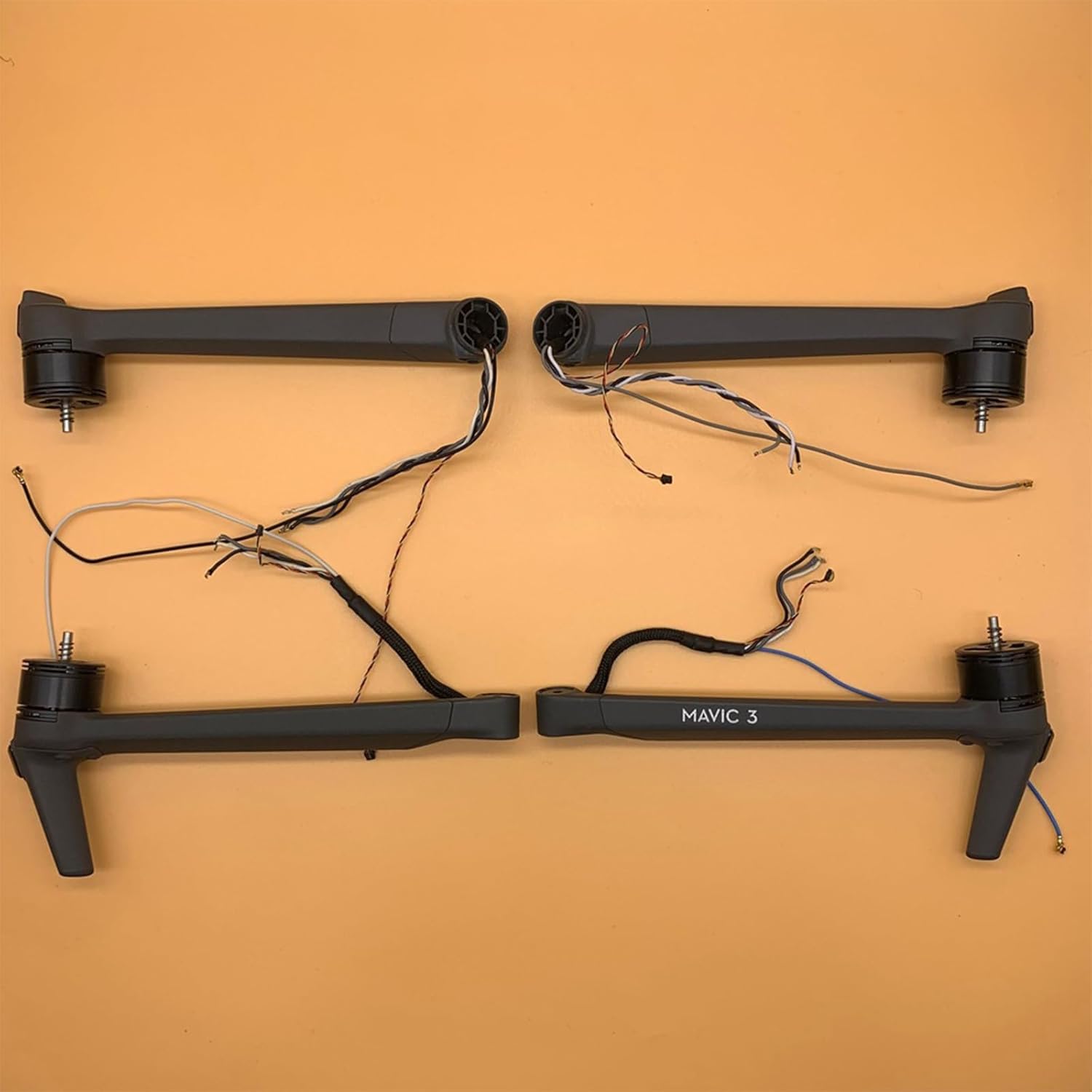 Piezas de repuesto del motor del brazo derecho trasero para DJI Mavic 3 CineClassic Drone Quadcopter Arm Motor Asamblea Piezas de reparación (parte