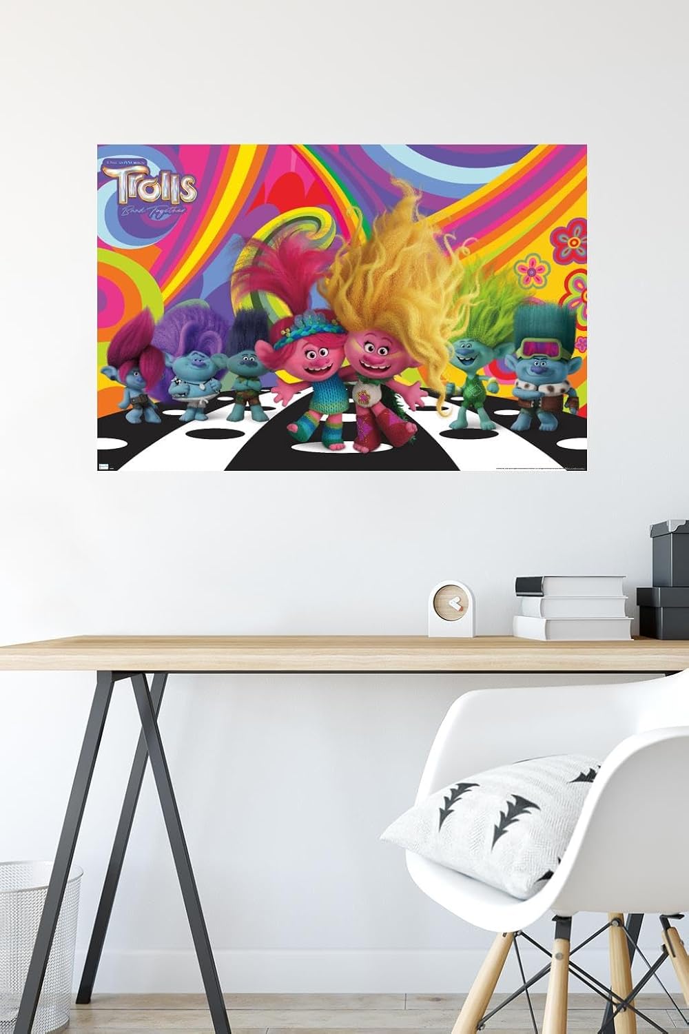 Trends International Trolls Band Together – Póster de pared del universo, 22.37 x 34.00 pulgadas, versión sin marco