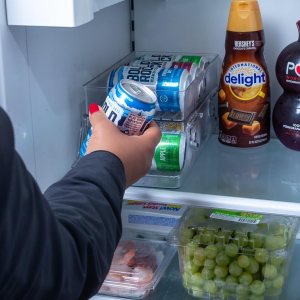 Makers’ Market – Dispensador automático de latas de soda para refrigerador o despensa – tiene capacidad para 1 o 2 capas y dispensa bebidas Makers’ Market – Dispensador automático de latas de soda para refrigerador o despensa – tiene capacidad para 1 o 2 capas y dispensa bebidas