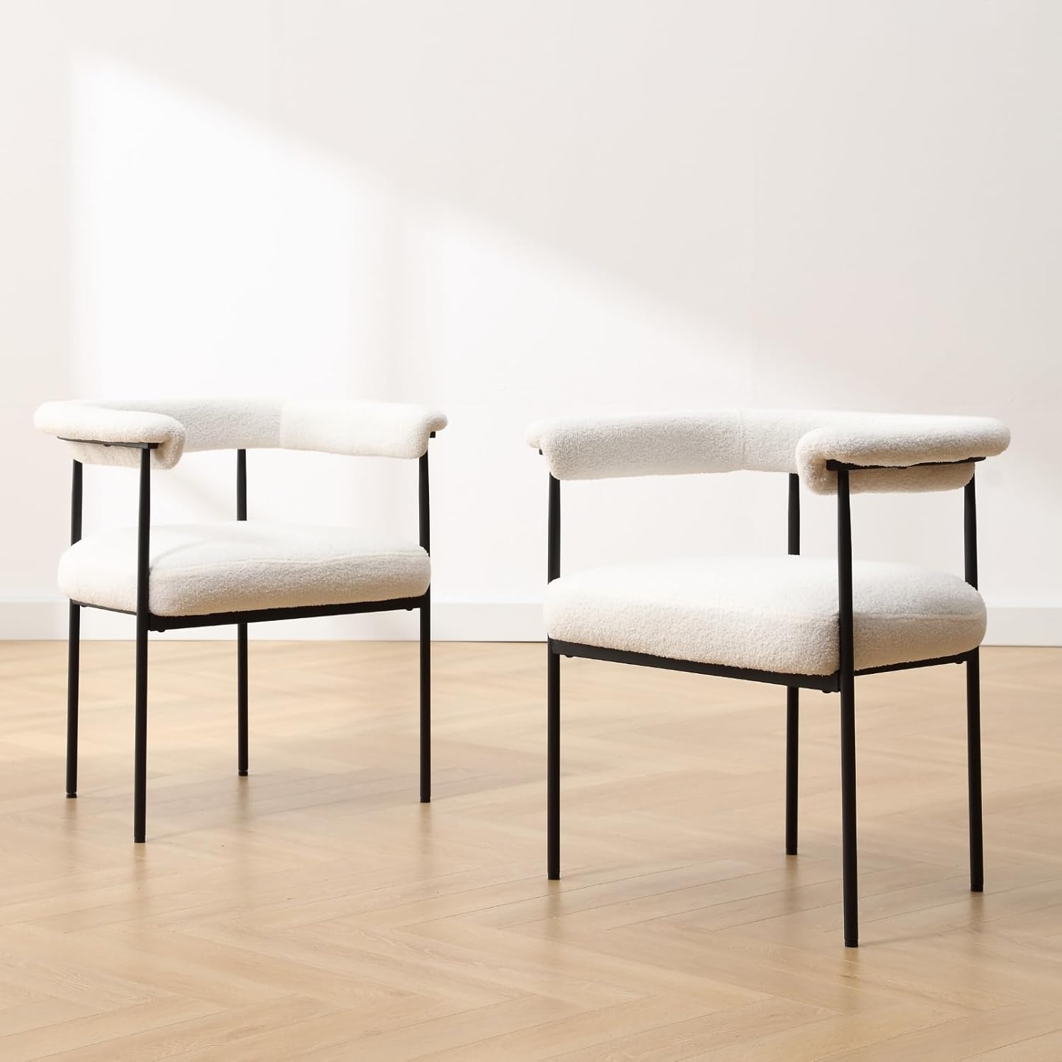 LukeAlon Juego de 2 sillas de comedor Sherpa, sillas de cocina tapizadas con respaldo abierto con patas de metal negro, respaldo curvado, sillas de
