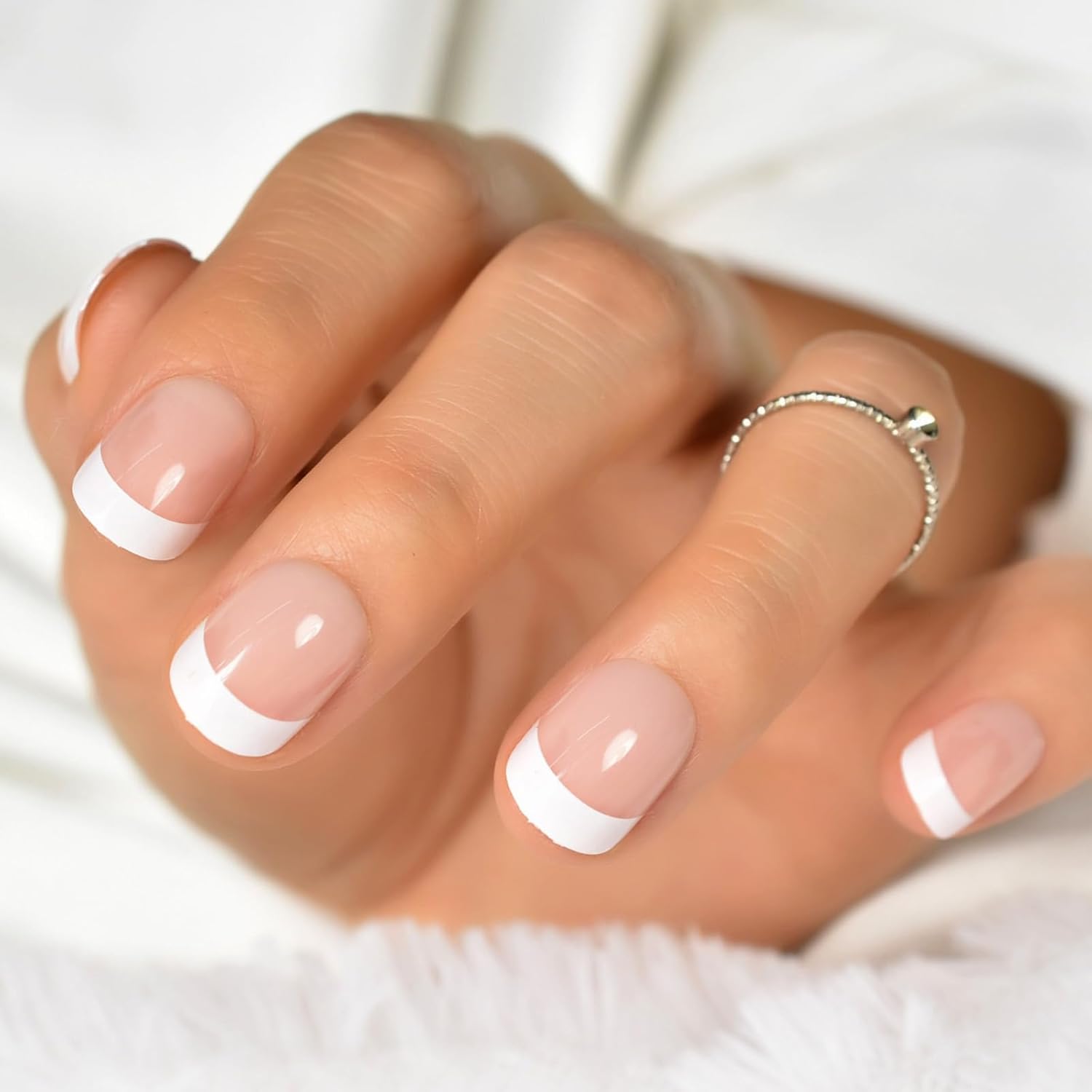 LINSSQ Uñas postizas redondas brillantes, uñas postizas cortas de color blanco francés, color blanco, uñas postizas de gel UV de cobertura completa,