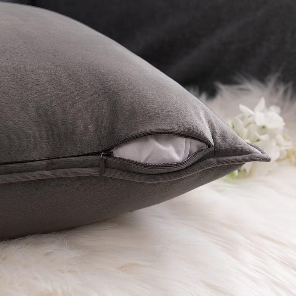Comvi – Almohadas decorativas para sofá, color gris oscuro, rellenos y fundas (2 almohadas + 2 fundas de almohada), almohadas de terciopelo para