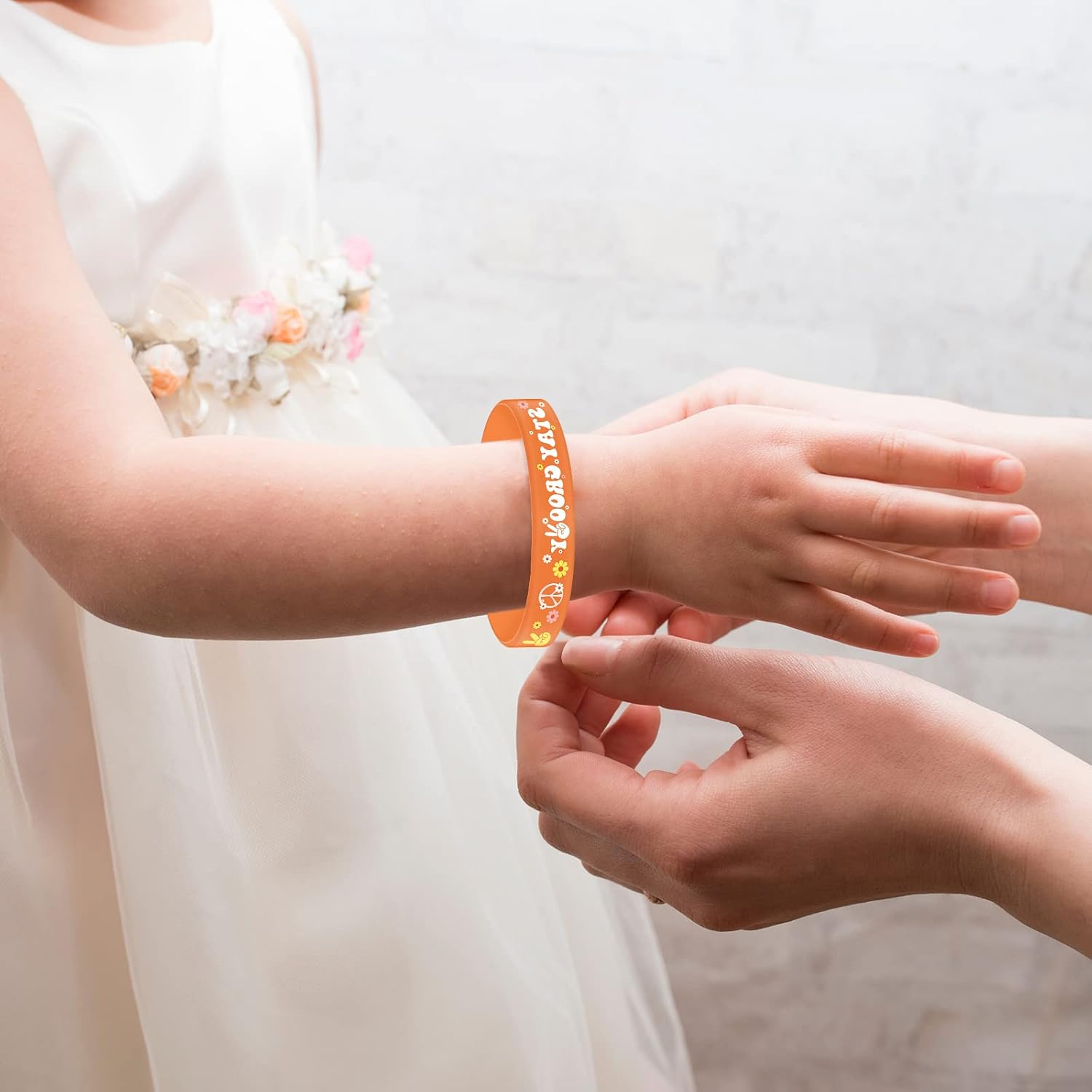 Hippie Boho Silicone Bracelets Stay Groovy Wristbands Retro Hippie Rainbow Bracelets Daisy Flower Peace Sign Wristbands for Girl Kid Boho Two Groovy