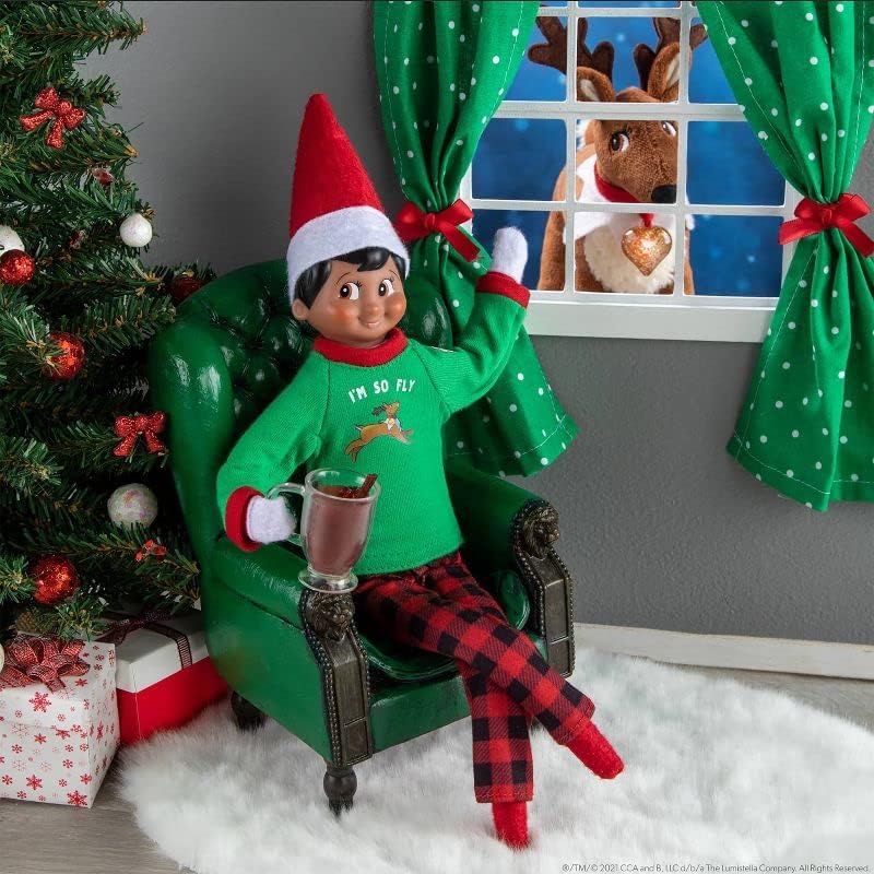 The Elf on the Shelf Juego de iniciación Blue Eye Boy Elf, I’m So Fly PJs, Elf Pet Reindeer, un DVD original de Elf Story y Scout Elves at Play Set