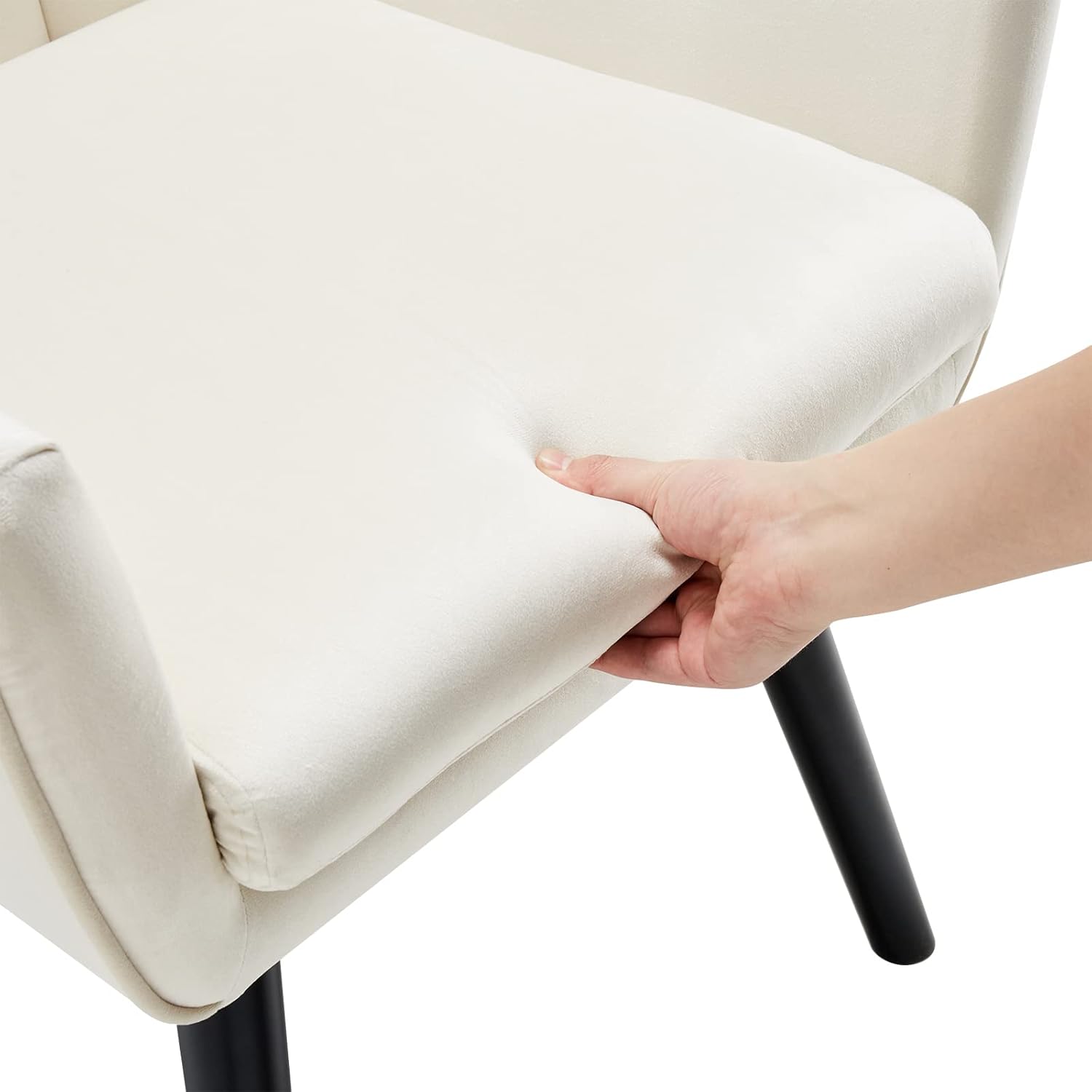 Silla decorativa color blanco crema, silla de terciopelo con respaldo de ala, a cuadros, cómoda silla copetuda con patas de madera, sofá individual