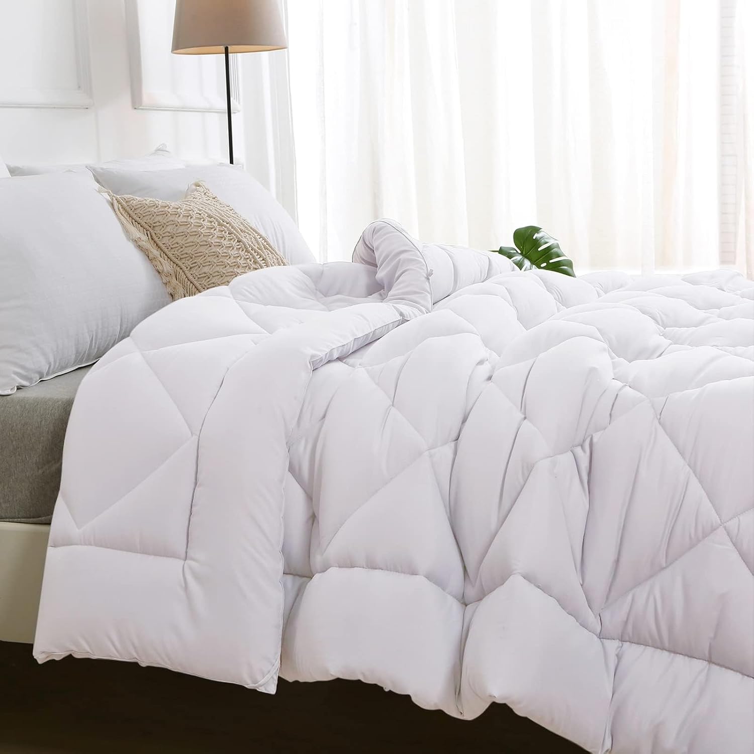 JOLLYVOGUE Edredón tamaño Queen, edredón acolchado blanco con pestañas en las esquinas, edredón reversible alternativo de plumón para todas las