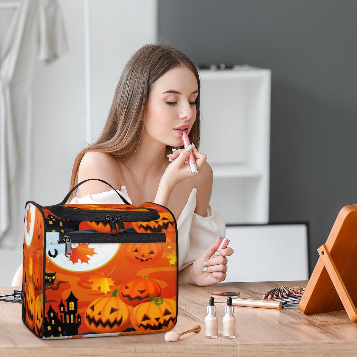 Halloween Toiletry Bag for Women Travel Makeup Organizer with Hanging Hook Traveling Cosmetic Bags for Toiletries Accessories