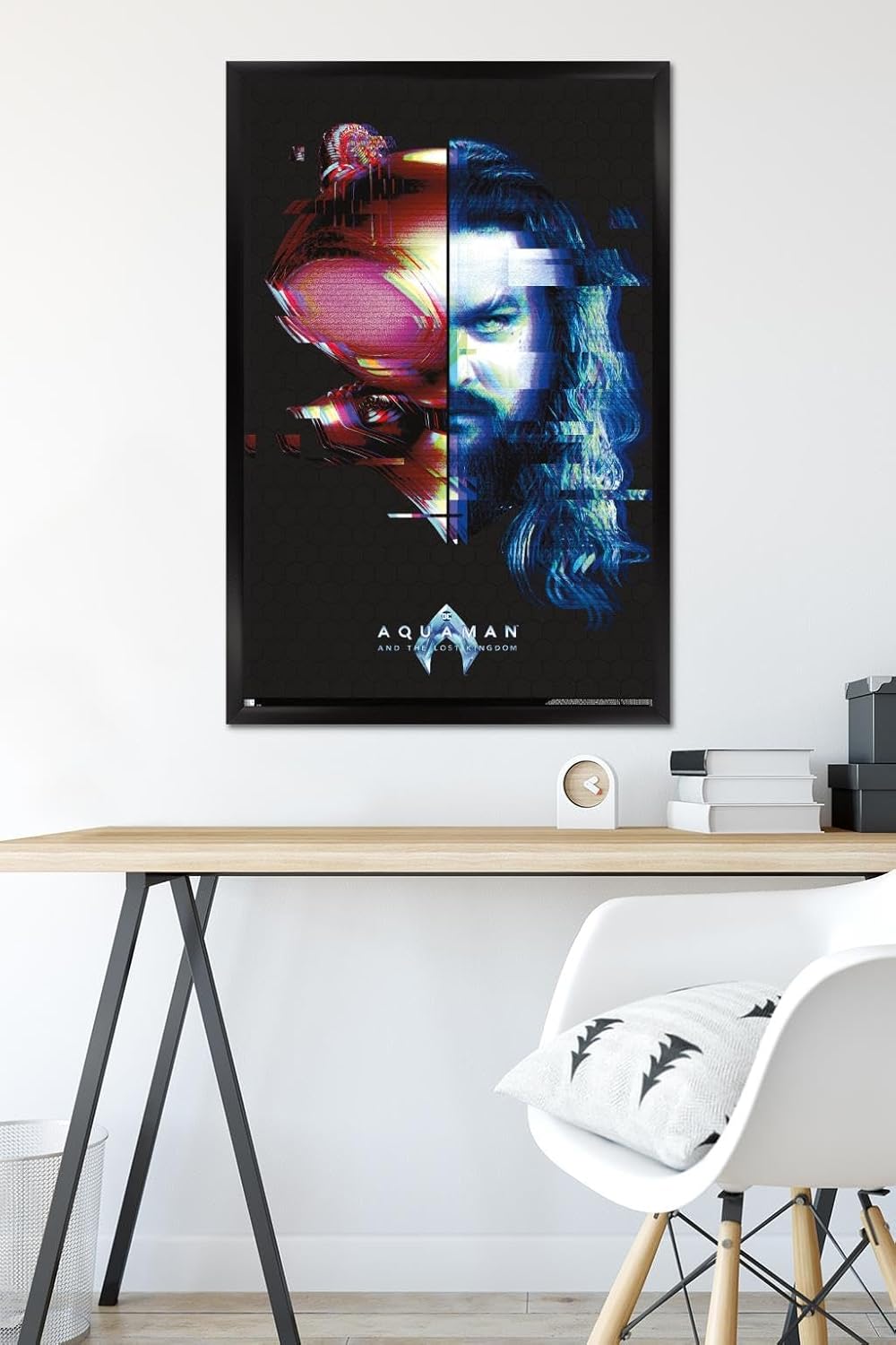 Trends International DC Comics Movie Aquaman y el Reino Perdido – Póster de pared de Faceoff, 22.37 x 34.00 pulgadas, versión enmarcada en negro