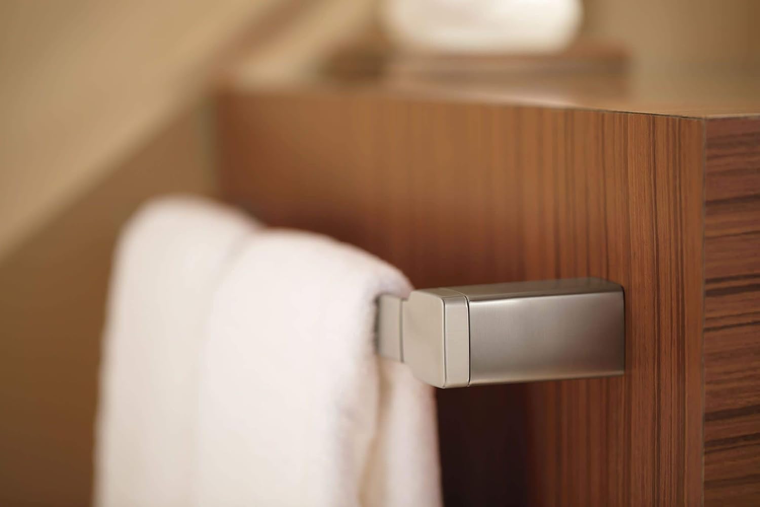 Moen YB8824BN – Toallero de baño moderno de 90 grados, 24 pulgadas, níquel cepillado