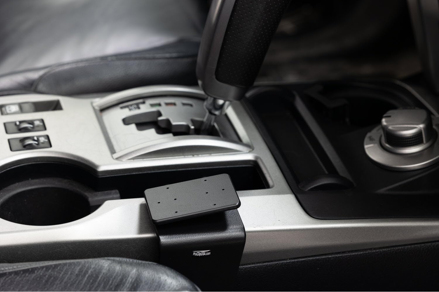Scosche PC834492 ProClip – Soporte de consola compatible con SUV Toyota 4Runner 2010-2023 (solo base de montaje)