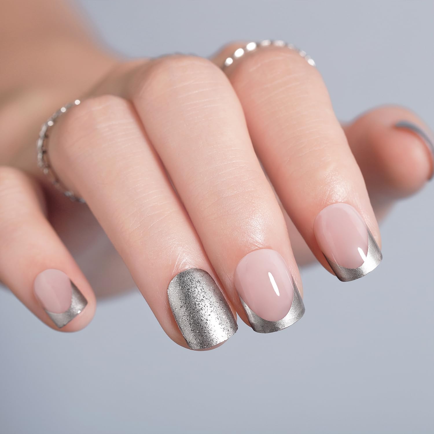 BettyCora – Uñas postizas cortas a presión, 24 puntas francesas cuadradas con pegamento para uñas, color plateado