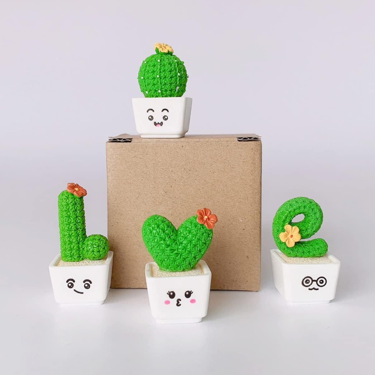 Abaodam 4 piezas de figuritas de cactus en maceta, decoración de cactus para el día de escritorio, centro artificial, regalos de adornos, decoración