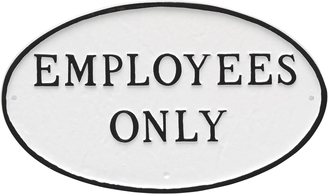 Placa ovalada de metal fundido con texto en inglés “Employees Only” – Placa de exhibición para césped o pared – Letrero de seguridad empresarial –