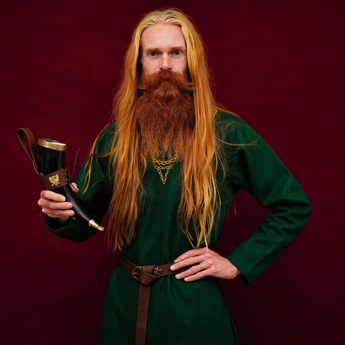 Mythrojan The Bird of Prey – Cuerno vikingo con soporte de cuero marrón, auténtica taza de vino vikingohidromiel inspirada en la Edad Media, acabado