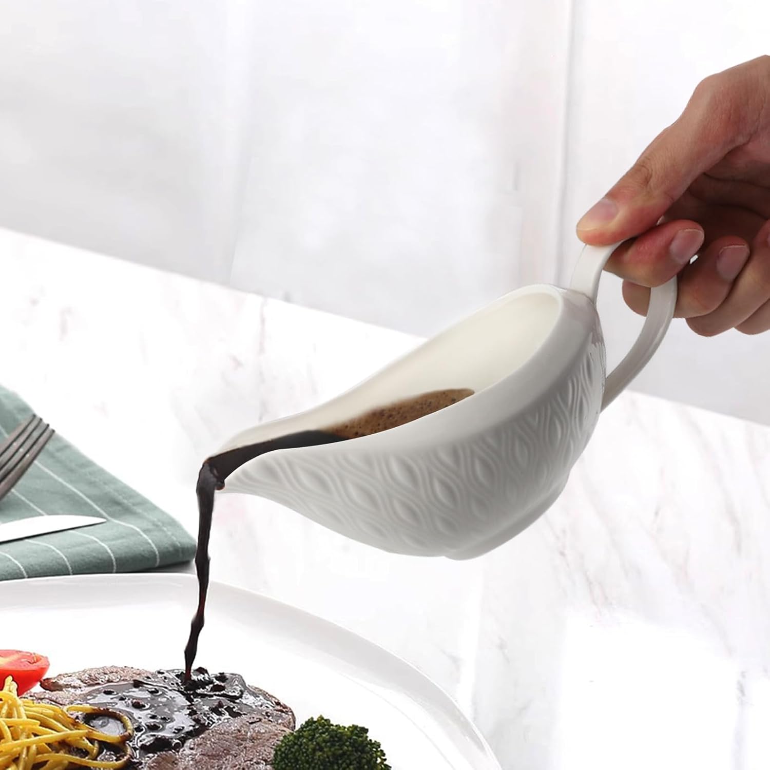 Barco de salsa de porcelana, cuenco de salsa de 16 onzas con platillo para caldo, aderezos de ensalada, crema, leche, pimienta negra (blanco)