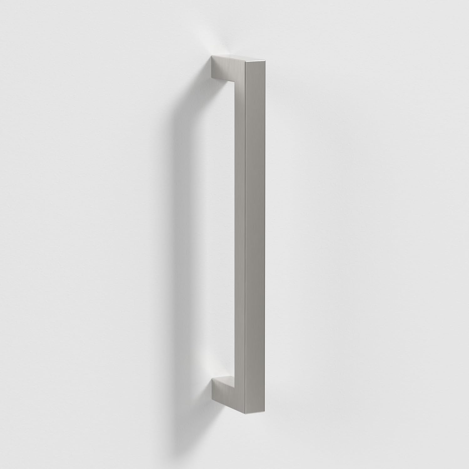 Bush Business Furniture Hampton Heights – Armario alto y estrecho con puerta y estantes  Almacenamiento para espacio de trabajo de oficina en casa,