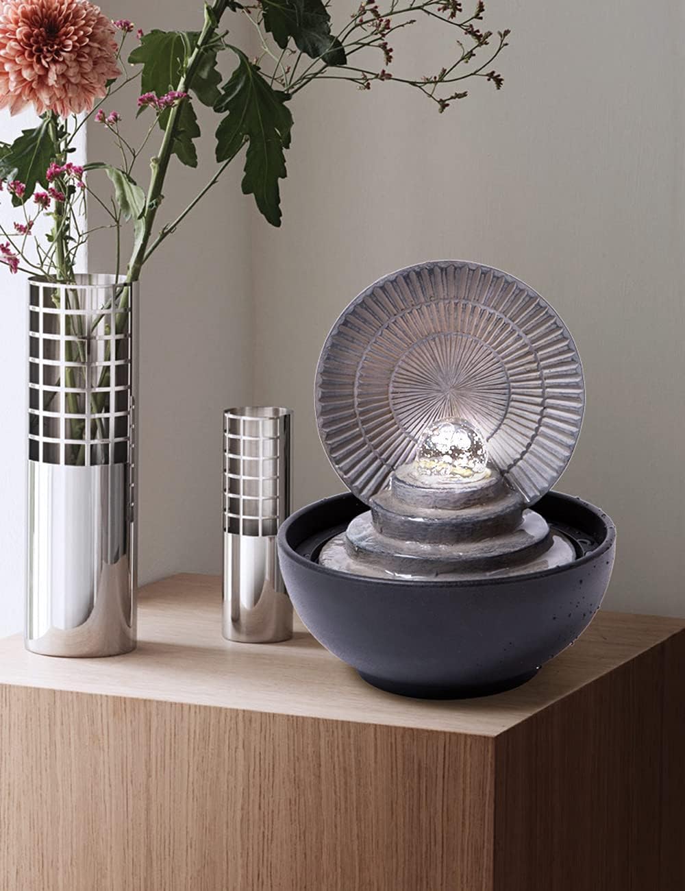 SEINHIJO Fuente de agua de mesa para interiores, Fengshui, cascada en cascada, centro de mesa de poliresina, decoración de luces LED, bola rodante