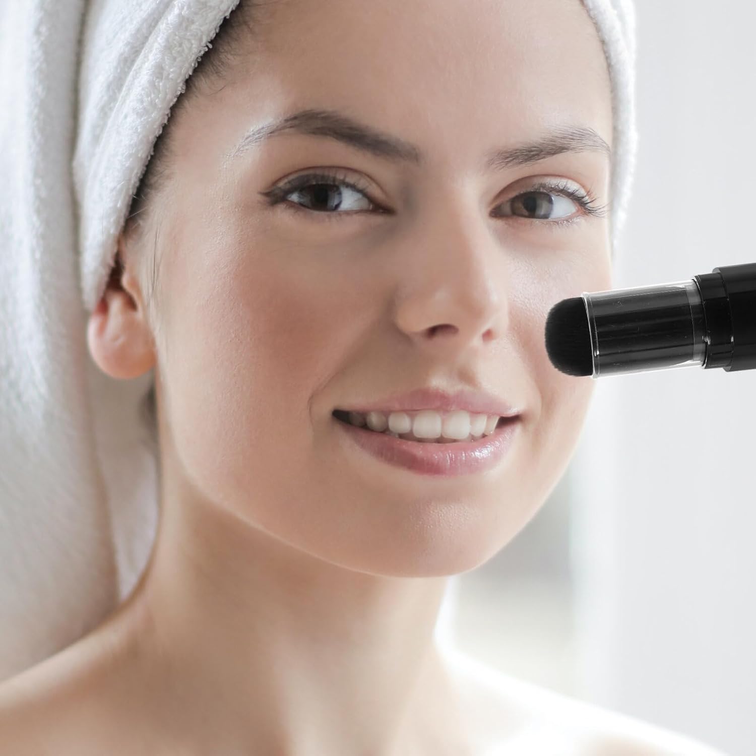 FOMIYES Cepillo para polvo con botella recargable, cepillo de base de viaje, cepillo para rubor facial, cepillo de maquillaje para líquido, crema,