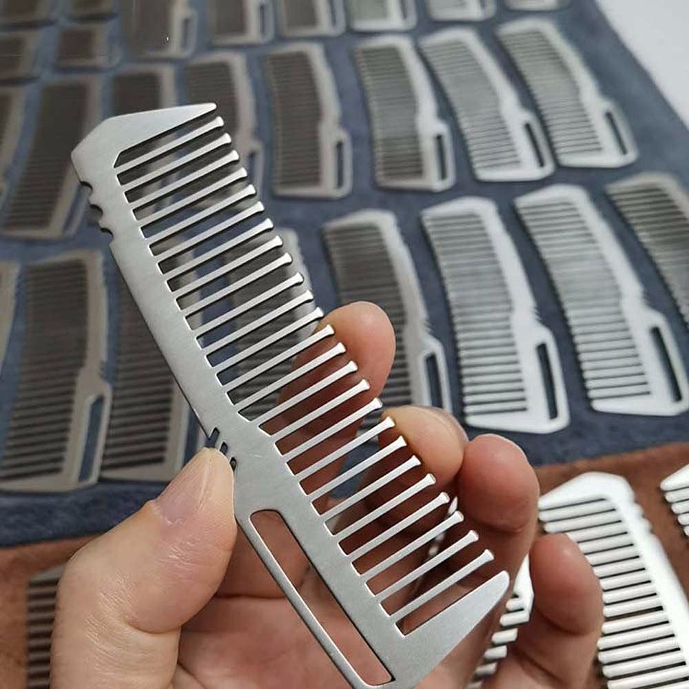 Mini peine de aleación de titanio portátil Antiestático EDC Gear Peines peine de titanio peine Peines de pelo (plata)