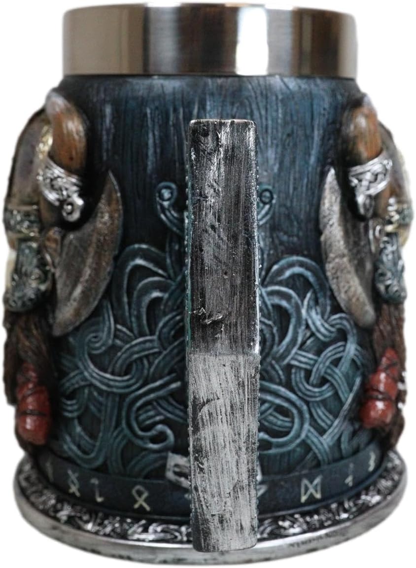Ebros Gift Mitología nórdica gótica vikinga cráneo Ragnar Danegeld Warrior con casco de cuernos taza de café con martillo runa mango de nudos, taza
