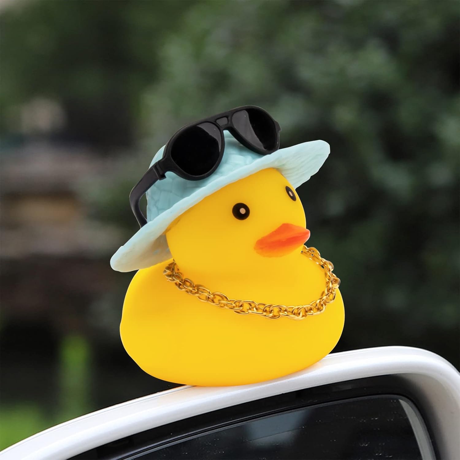 wonuu Car Duck – 4 adornos de pato de goma para automóvil, decoración de tablero de automóvil con mini sombrero, anillo de natación, collar, lentes
