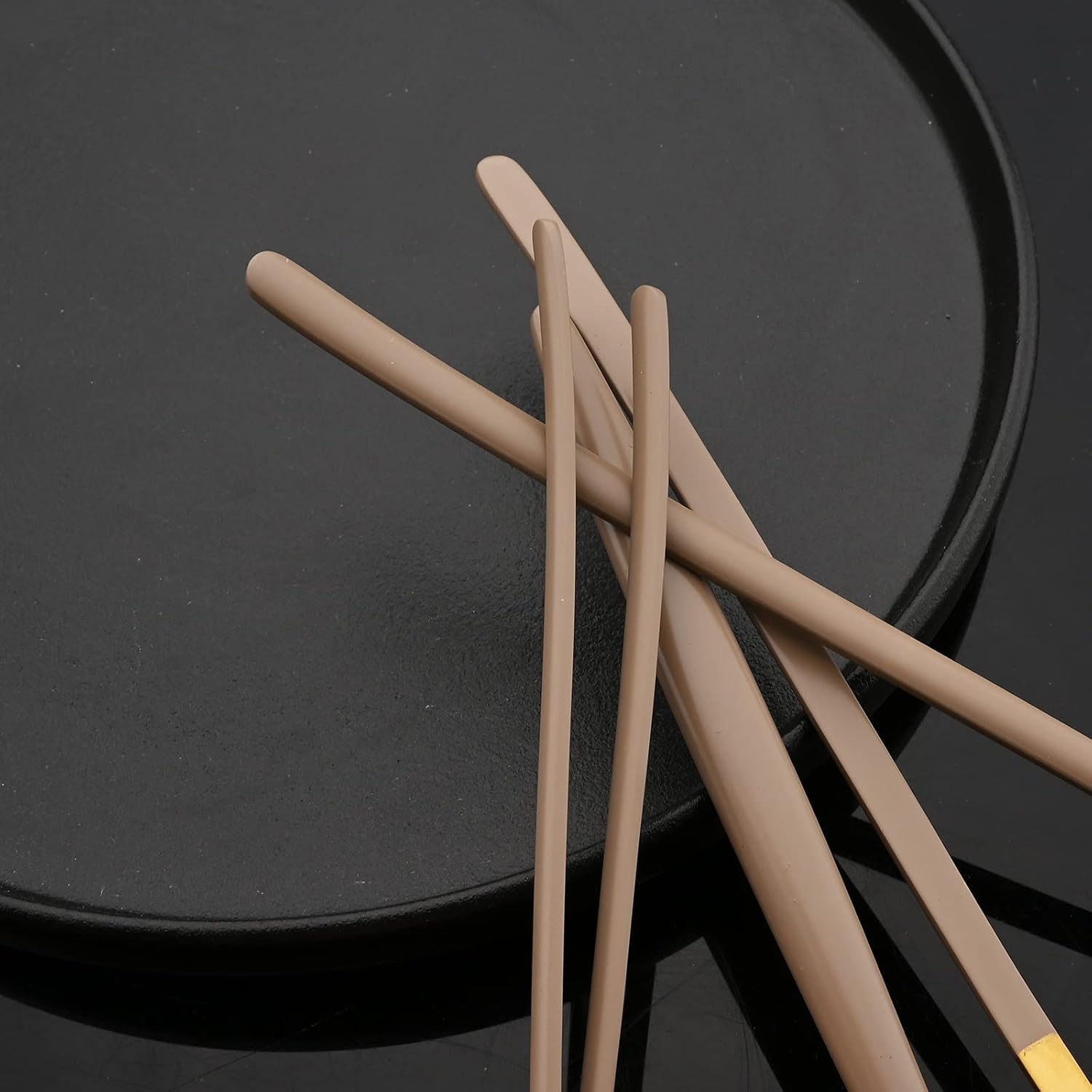 JASHII Juego de cubiertos de 24 piezas para 6, cubiertos marrón mate y dorado, incluye cuchillos, tenedores, cucharas, cucharadita de cubiertos de